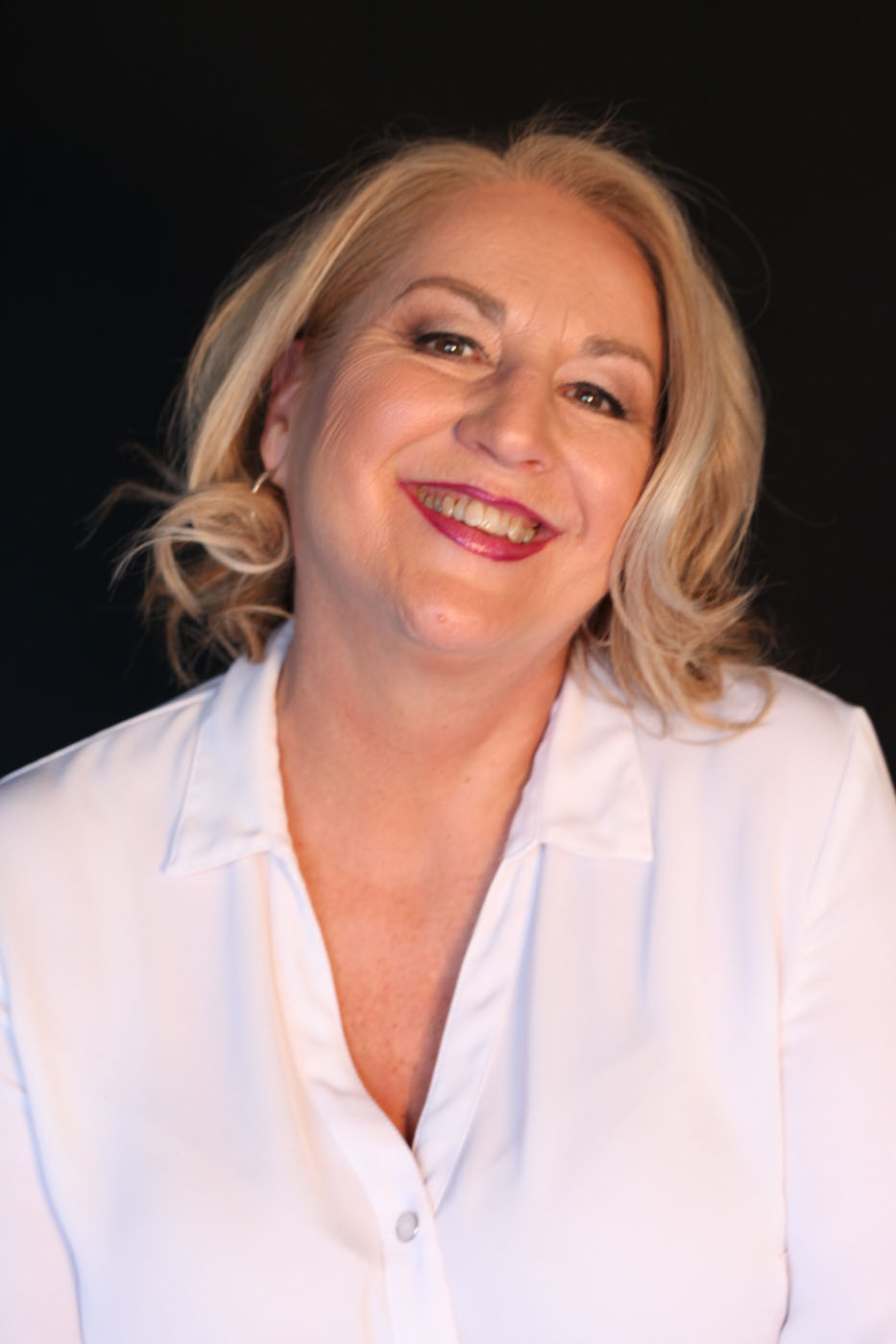 Portrait of Lucie Pitt, luxury interior designer and founder of Versa Style Design.